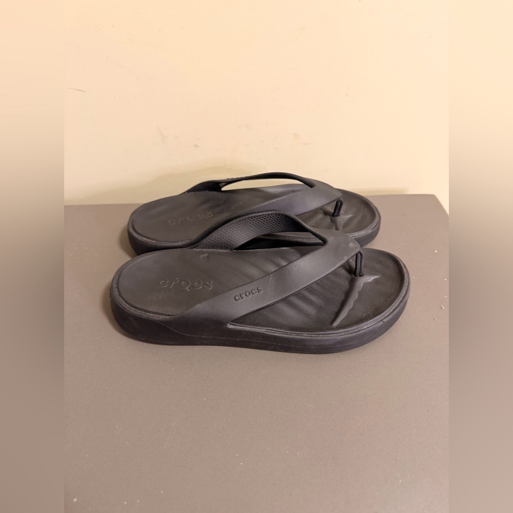 Women’s Crocs Travel Getaway Platform Flip-Flops - Picture 2 of 3